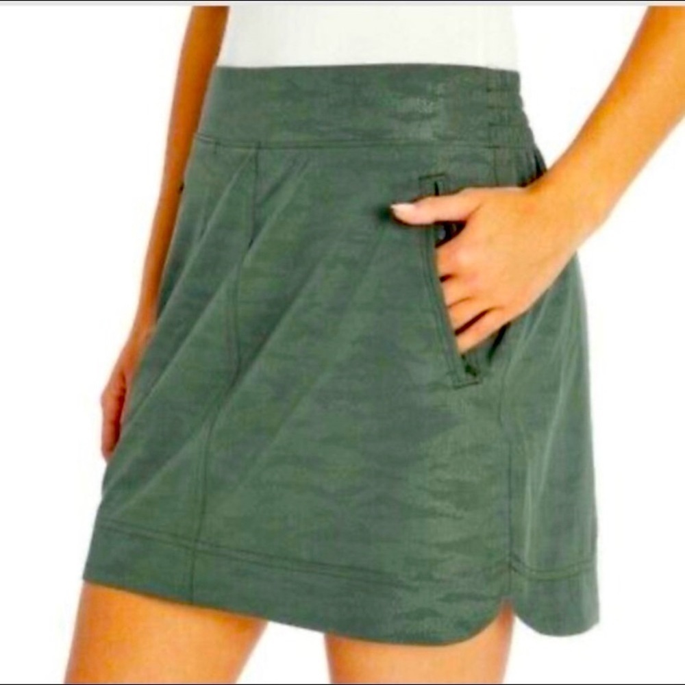 Orvis Army Green Camouflage Travel Skort Size XL